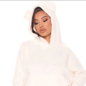 Fashion Nova White Fuzzy Hoodie and Sweat pants!!